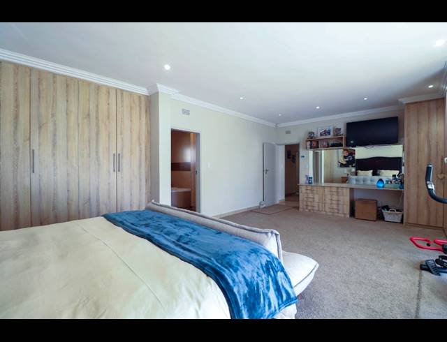 5 BEDROOM HOUSE FOR SALE IN PROTEA PARK